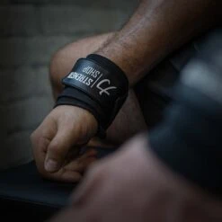Heavy Black Wrist Wraps - IPF Approved – 60cm/90cm -Strength Shop WRIST WRAPS HEAVY BLKWHT Action 1