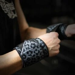 Heavy Wrist Wraps, Dark Leo, IPF Approved – 60cm/90cm -Strength Shop WRIST WRAPS HEAVY DRKLEO AS 1